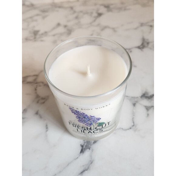 Bath & Body Works Fresh Cut Lilacs Single Wick Candle 8 Oz - Picture 3 of 3